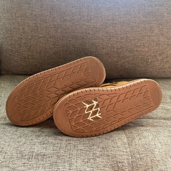 Koolaburra by Ugg girls size 2 - Picture 2 of 6